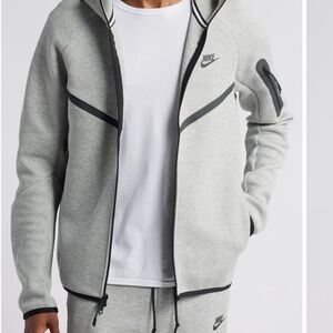 Nike
Tech Windrunner Zip Hoodie